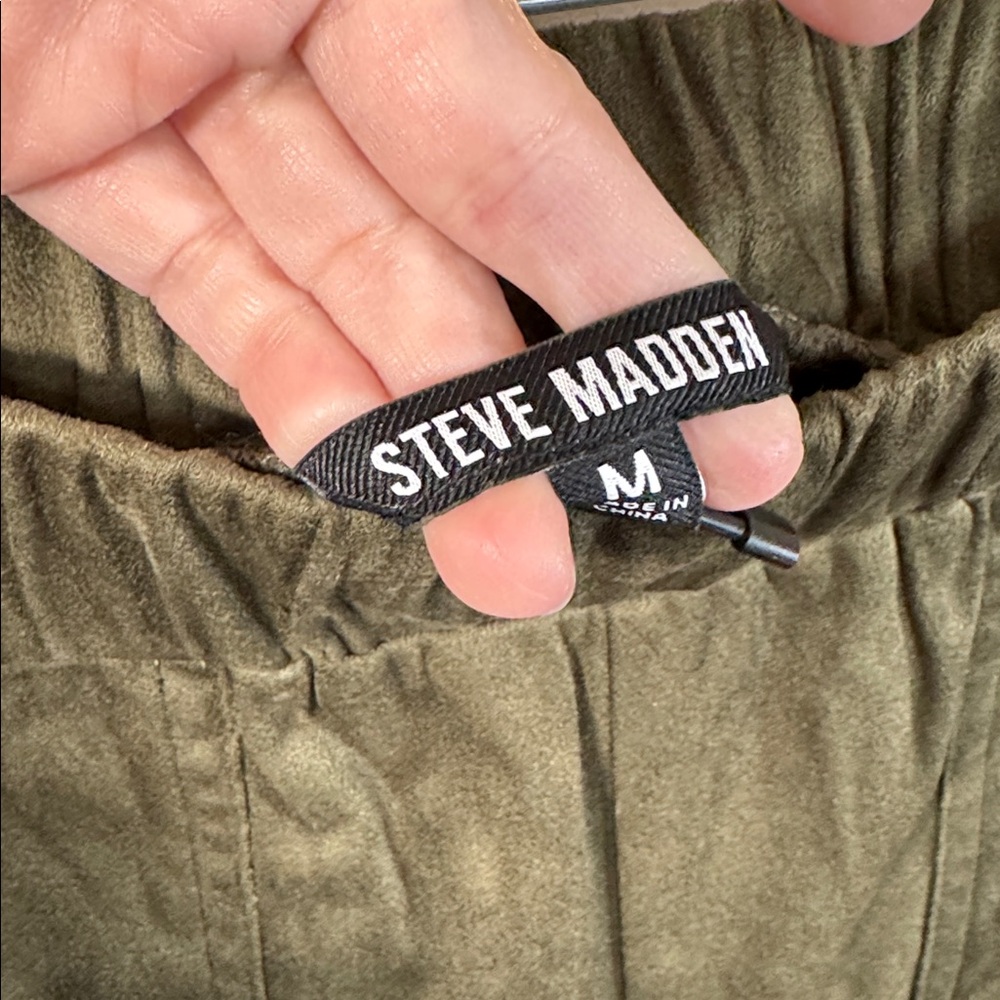 Steve Madden Olive Green High-Waist Pull-On Shorts - Picture 2 of 4